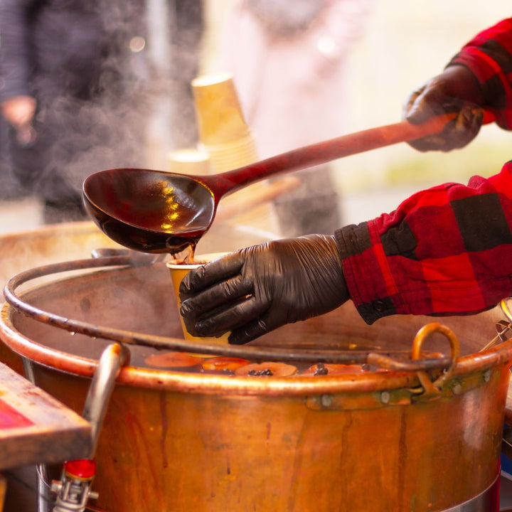 Glühwein inschenken