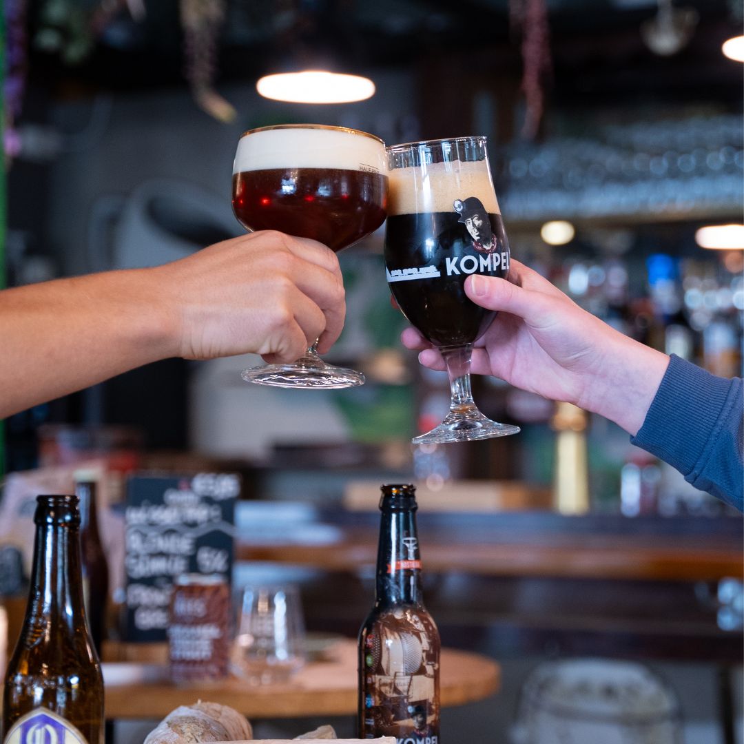 proosten bij Café 'r Eck in Rimburg