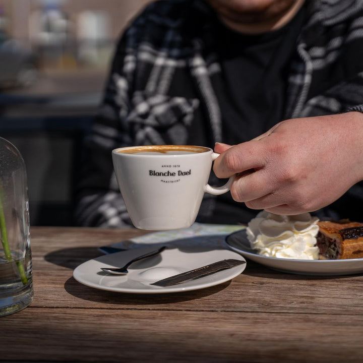 Blance Dael koffie bij A gen Kirk in Wahlwiller