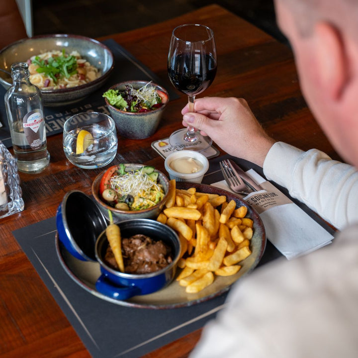 Friet zuurvlees bij Le Soigneur in Sippenaeken