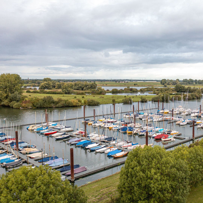 drone foto van de haven in Asselt