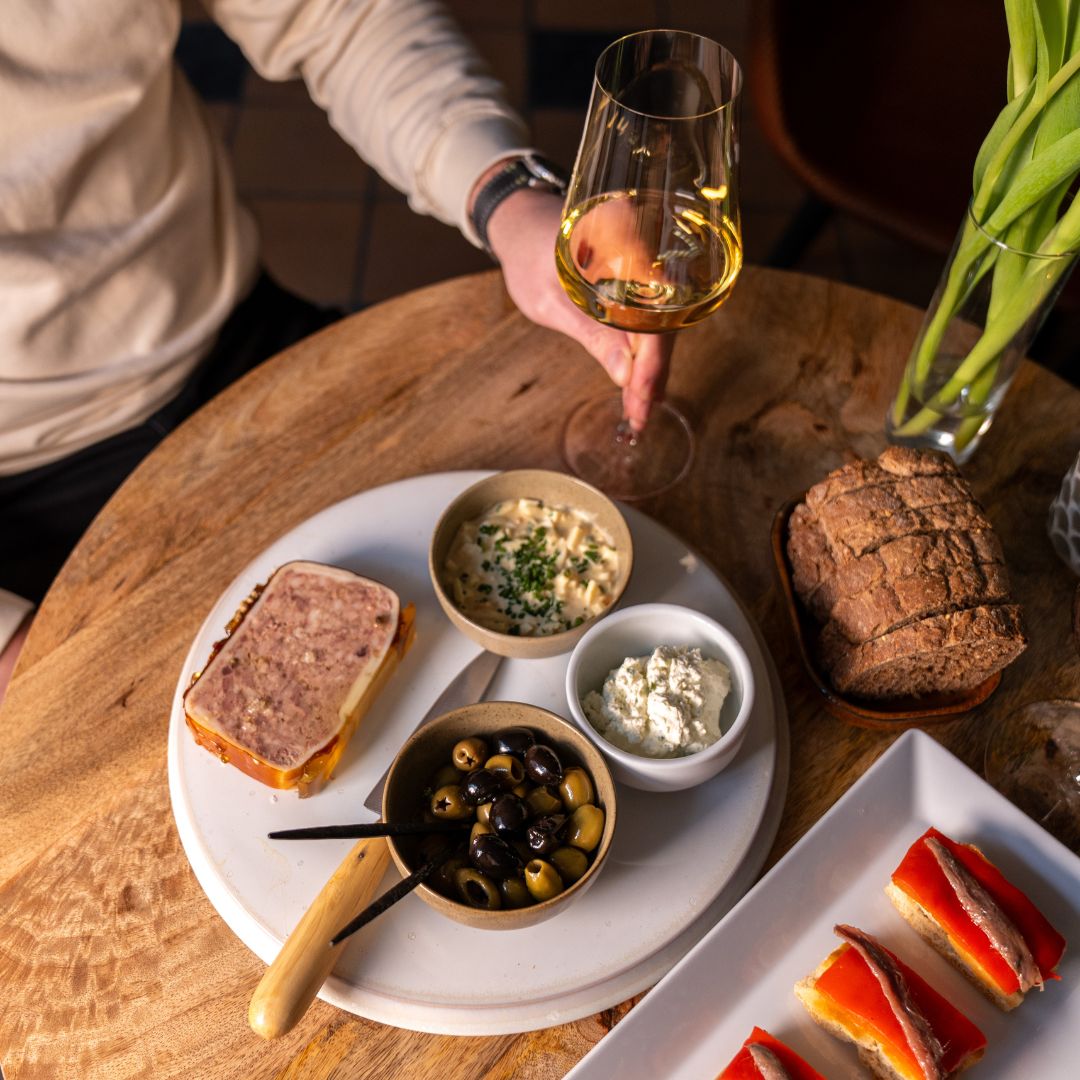 Wijnproeverij bij Wijnbar Pas de L'O in Maastricht