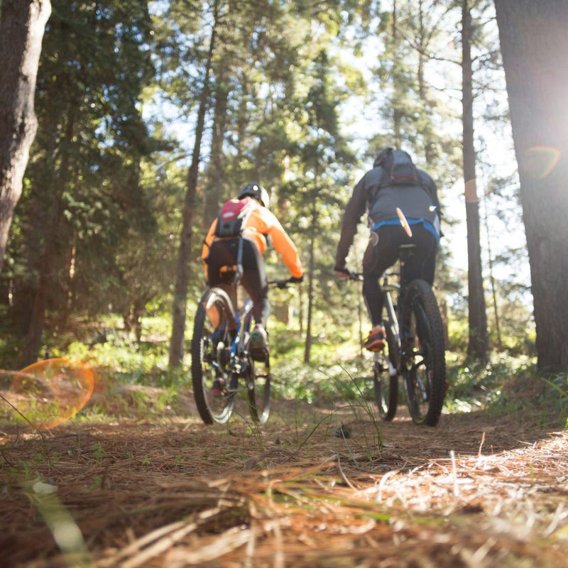 twee mountainbikers