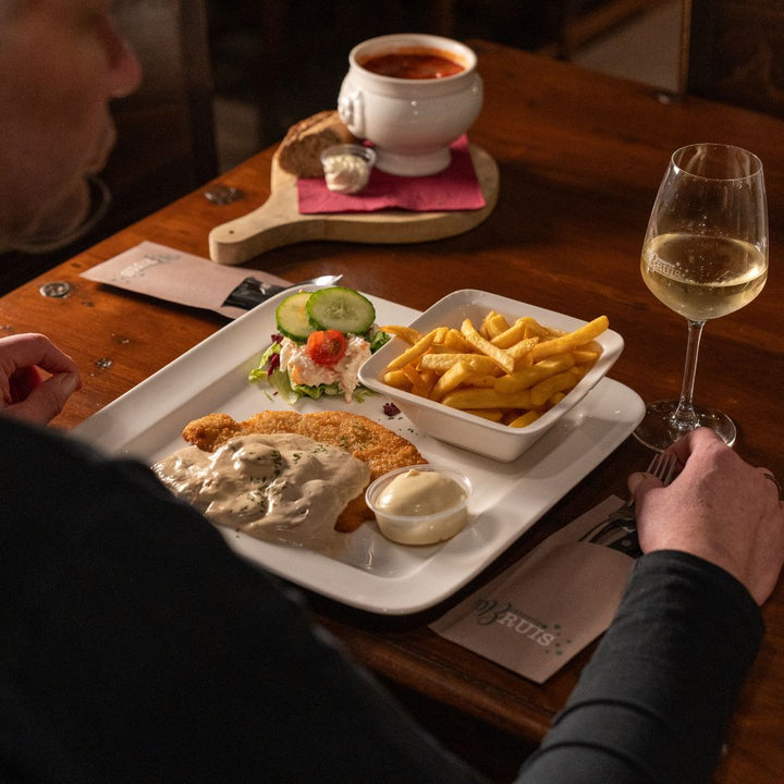 schnitzel bij Brasserie Bruis
