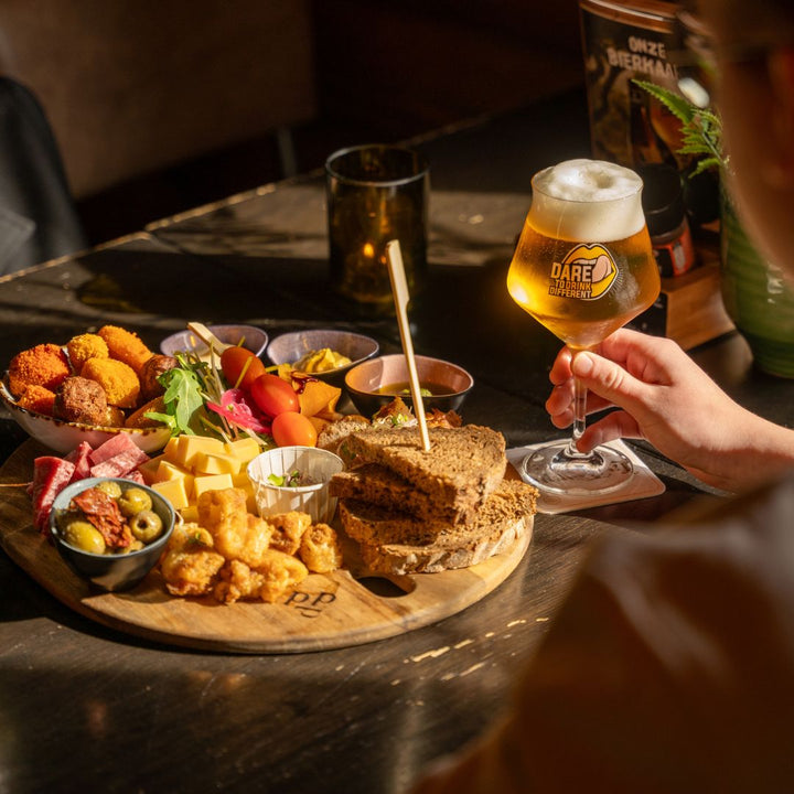 Borrelplank bij Don's Dikke Daniker in Sweikhuizen