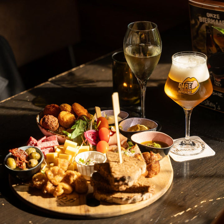 Borrelplank bij Don's Dikke Daniker in Sweikhuizen