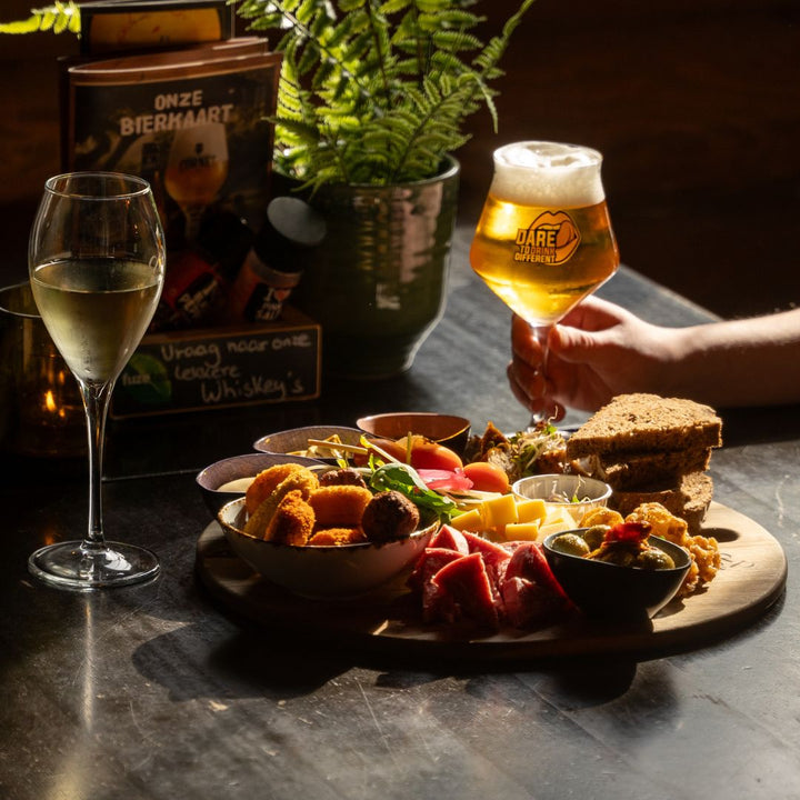 Borrelplank bij Don's Dikke Daniker in Sweikhuizen