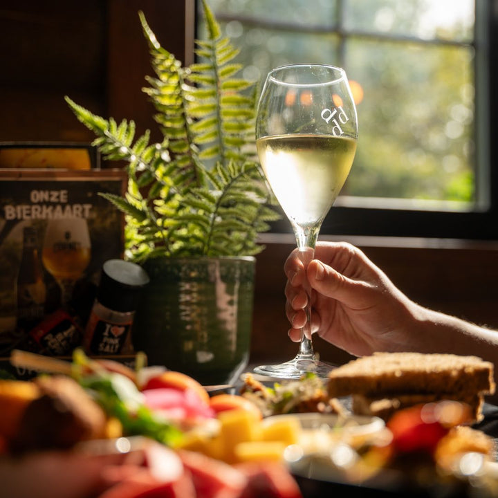 Borrelplank bij Don's Dikke Daniker in Sweikhuizen