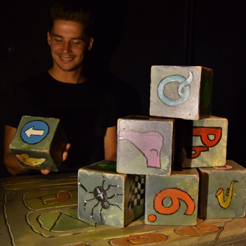 man speelt temple challenge