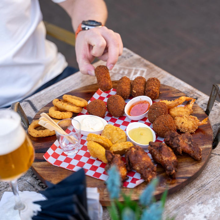 Borrelplank en bier bij Gasterie De Knip in Wessem