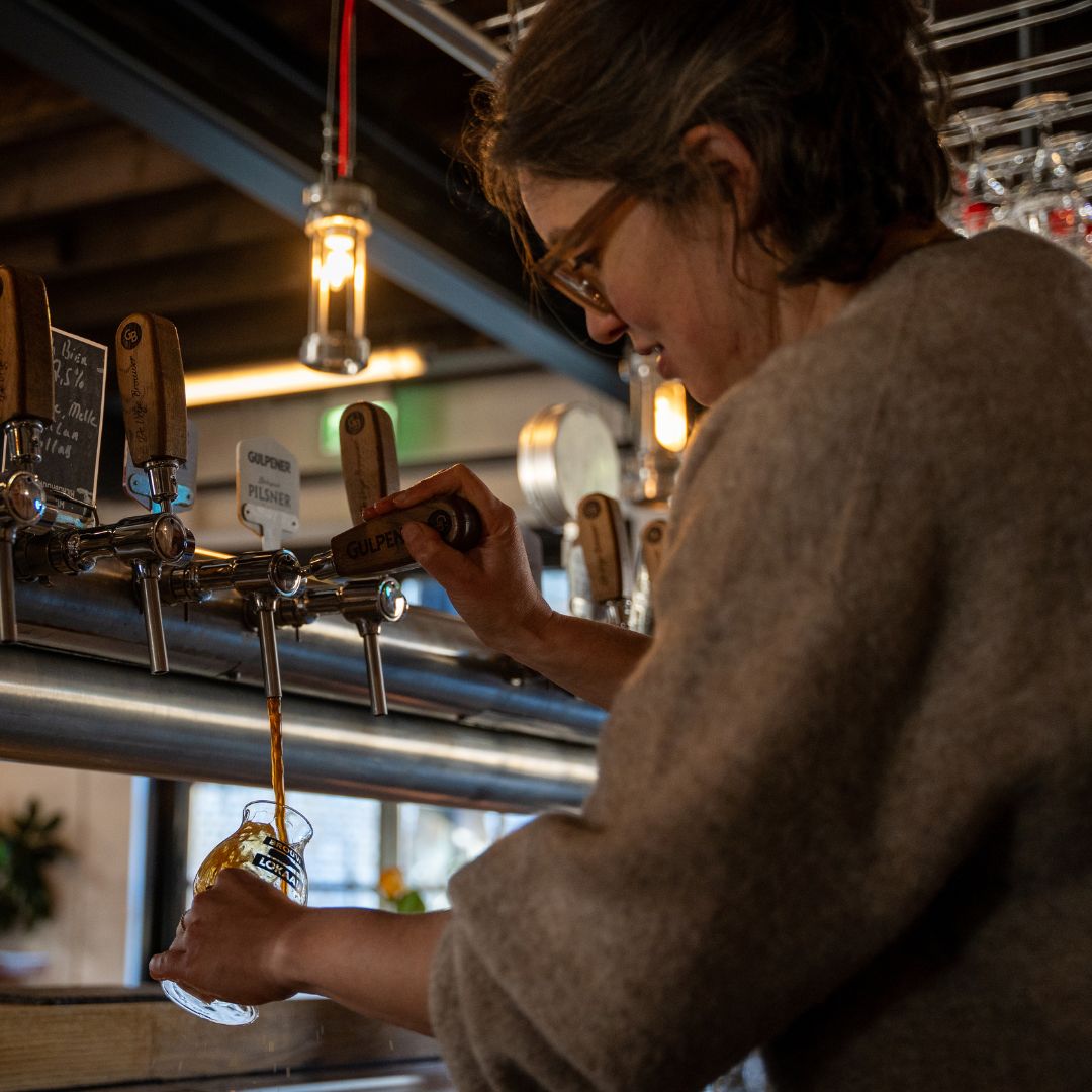 Bier tappen bij Gulpener Bier & Spijs Proeverij met de Brouwer