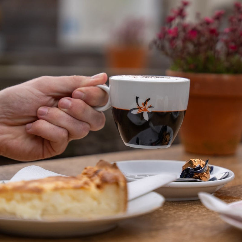 Koffie en vlaai bij  Restaurant café Modern in Teuven