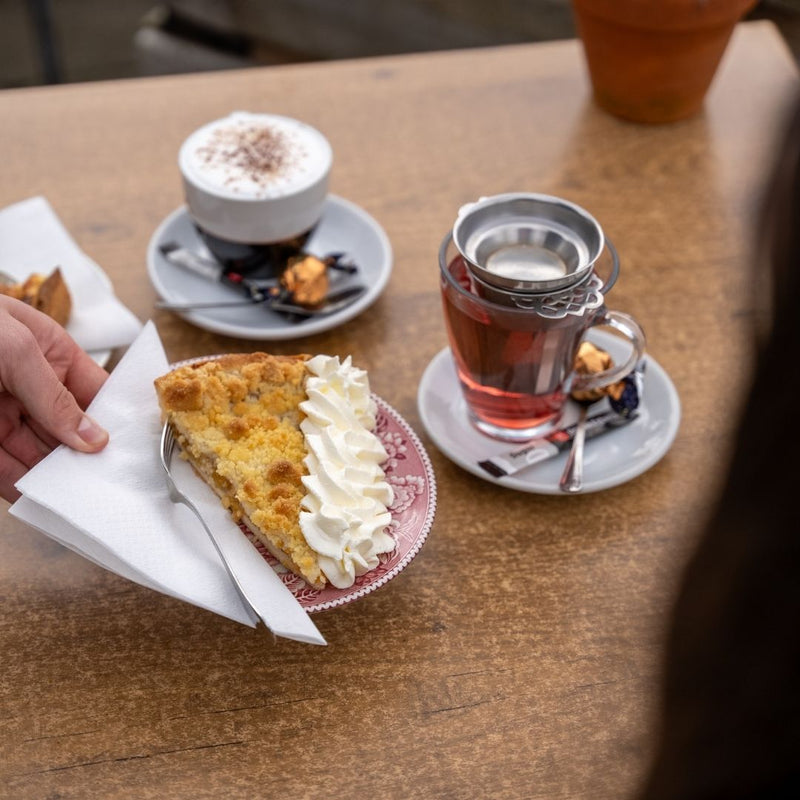 Koffie en vlaai bij Restaurant café Modern in Teuven