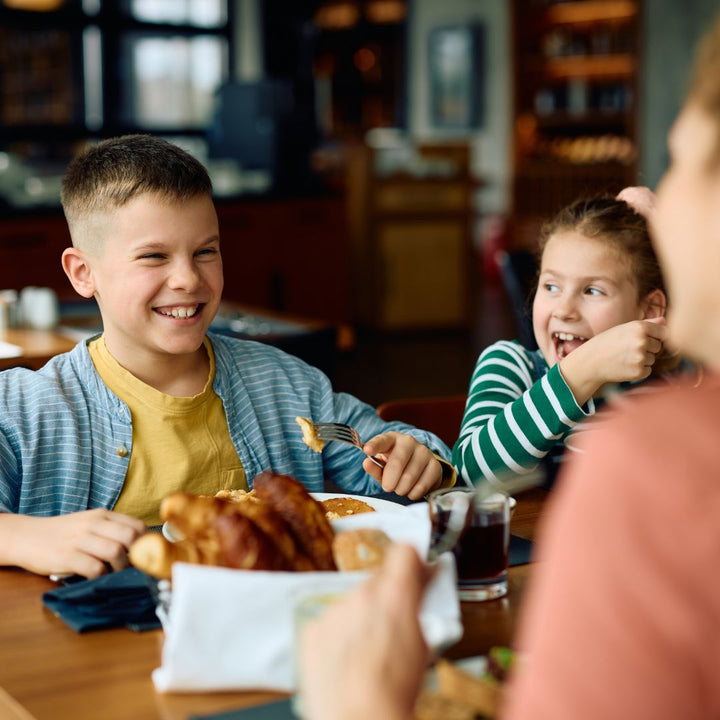 Kinderen aan het ontbijten
