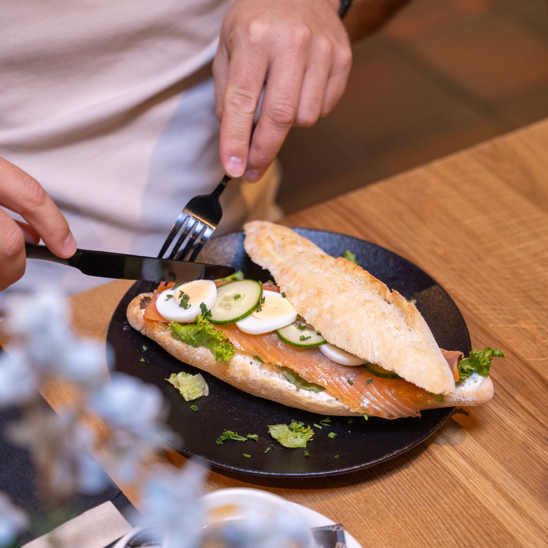 Broodje zalm bij Brasserie Robuust in Margraten 