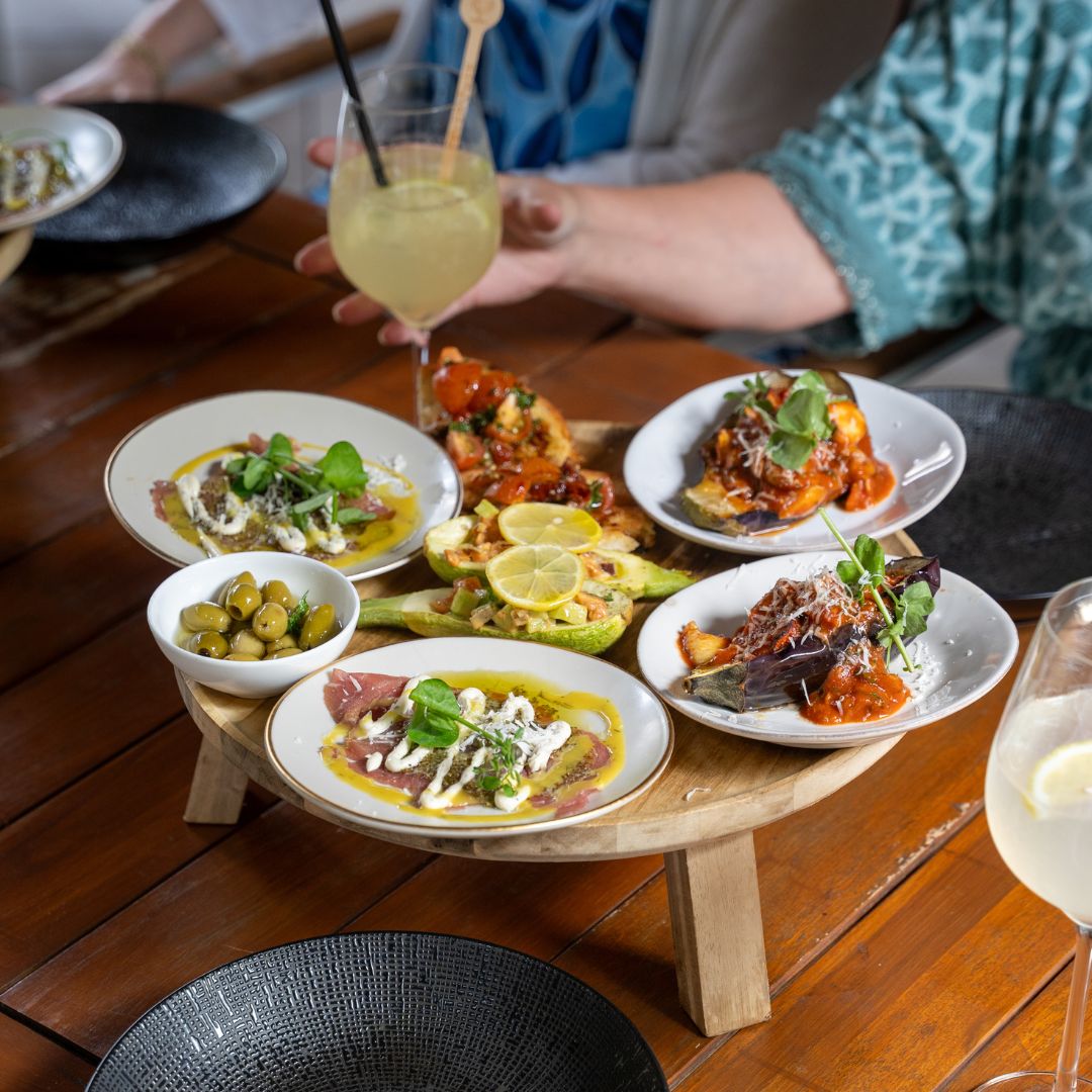 Shared lunch- of borrelplank bij Savoré in Roermond