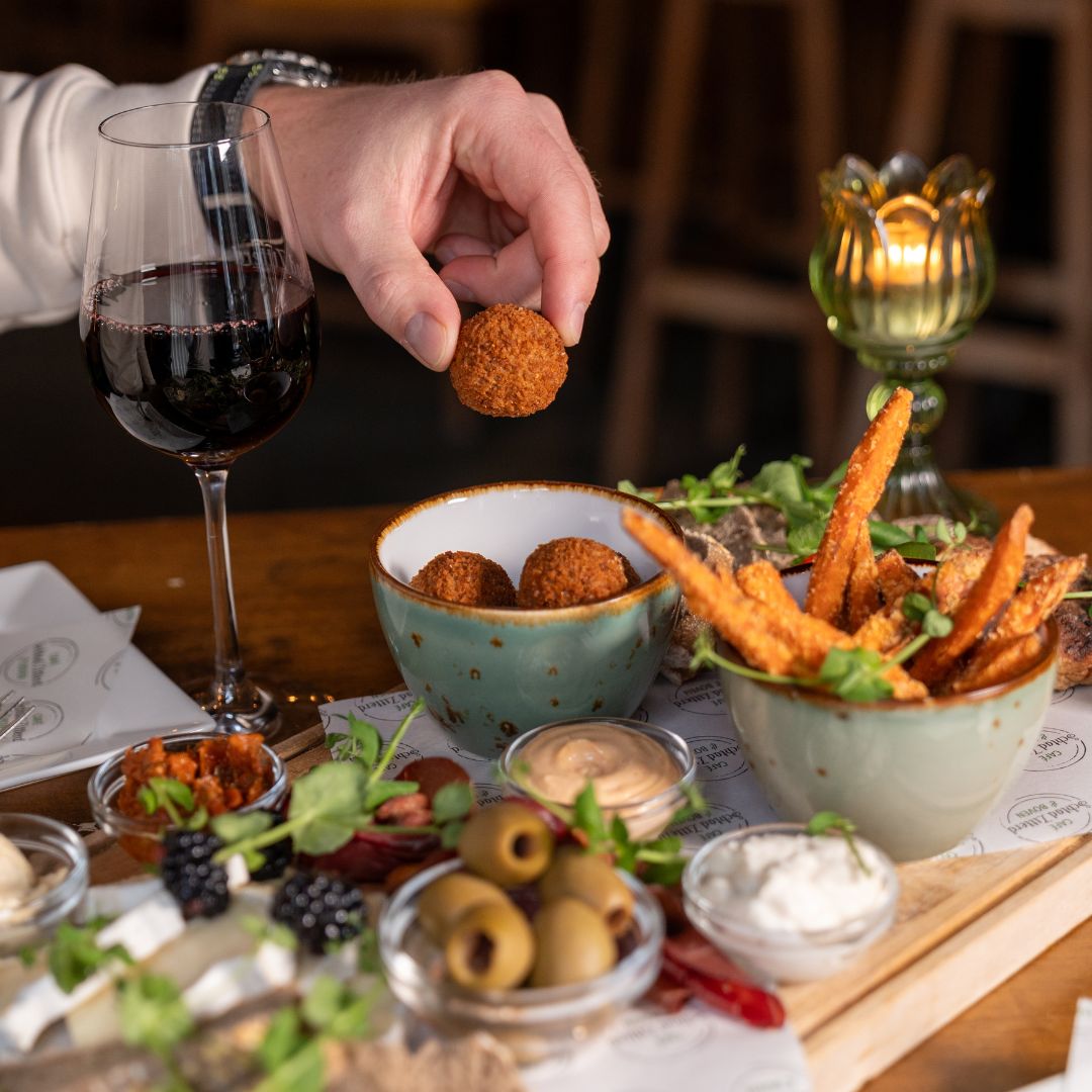 Borrelplank bij Schtad Zitterd in Sittard