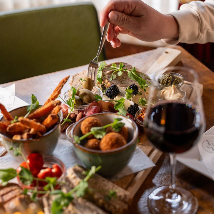 Borrelplank bij Schtad Zitterd in Sittard