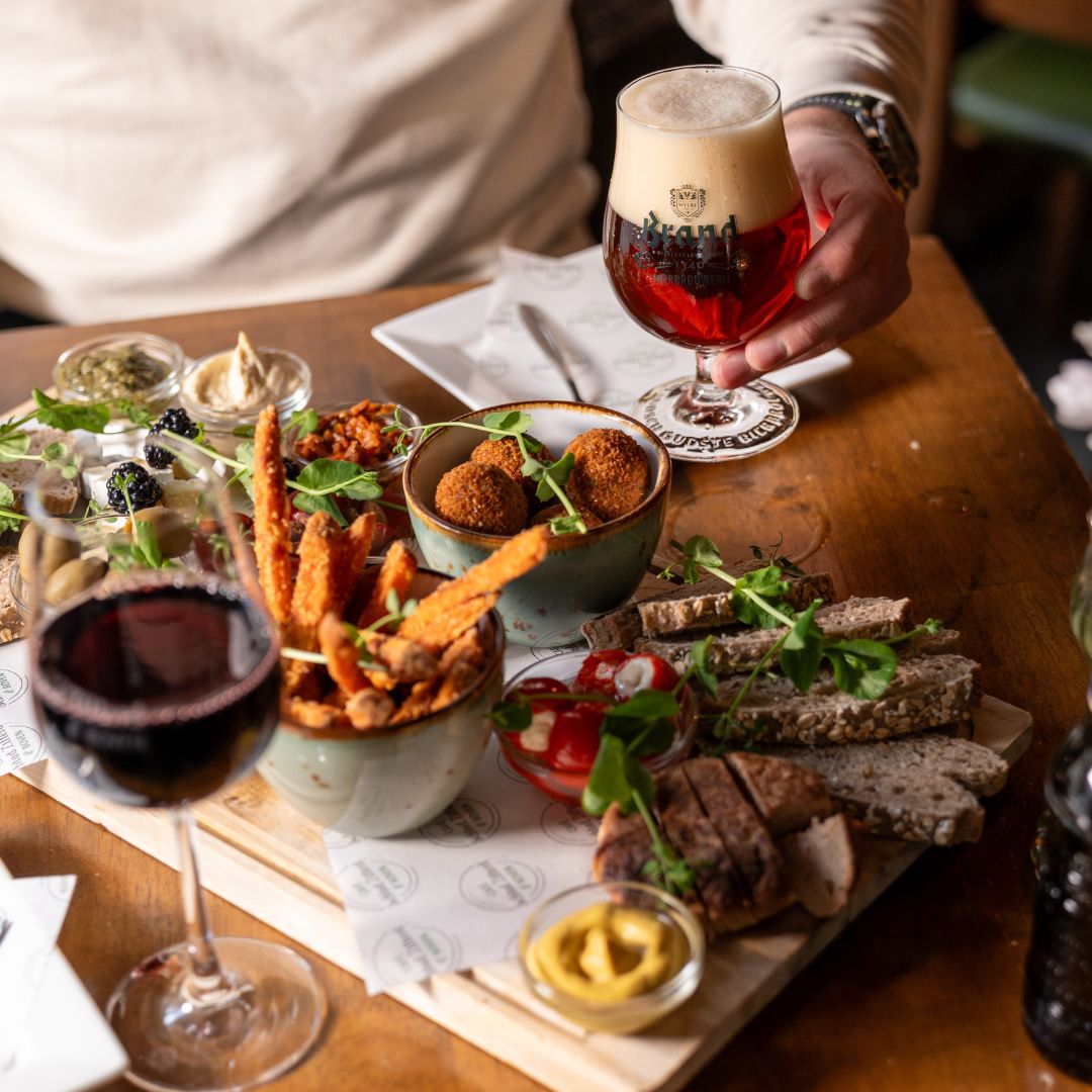 Borrelplank bij Schtad Zitterd in Sittard