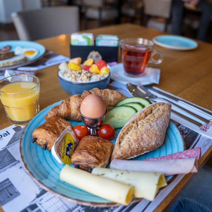 Luxe ontbijtbuffet bij Gasterij Berg en Dal in Slenaken