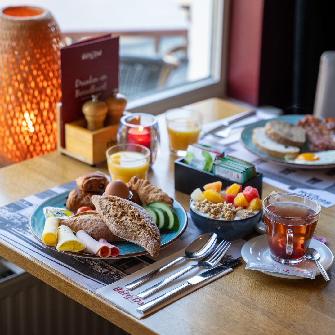 Luxe ontbijtbuffet bij Gasterij Berg en Dal in Slenaken