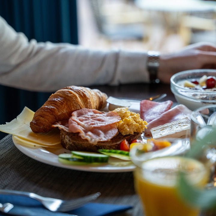 Luxe ontbijtbuffet bij Hotel de Abdij van Horn