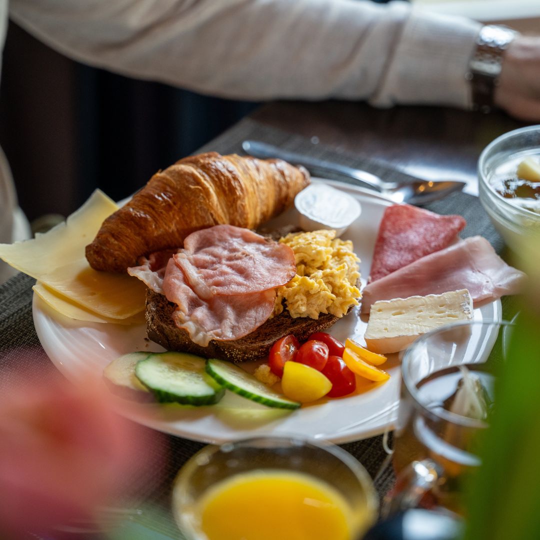 Luxe ontbijtbuffet bij Hotel de Abdij van Horn