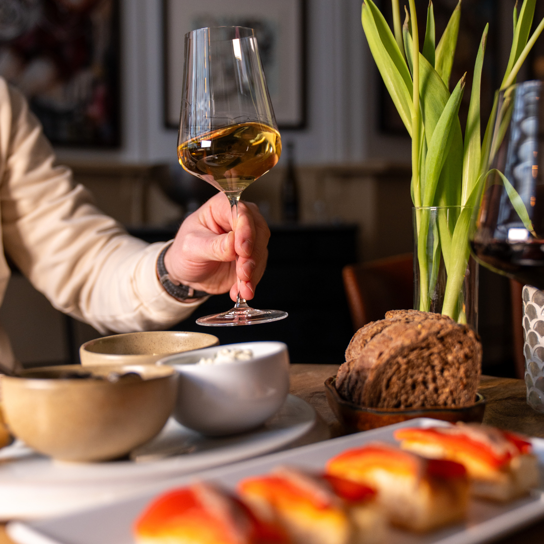 Wijnproeverij & barfood bij Wijnbar Pas de L'O in Wyck