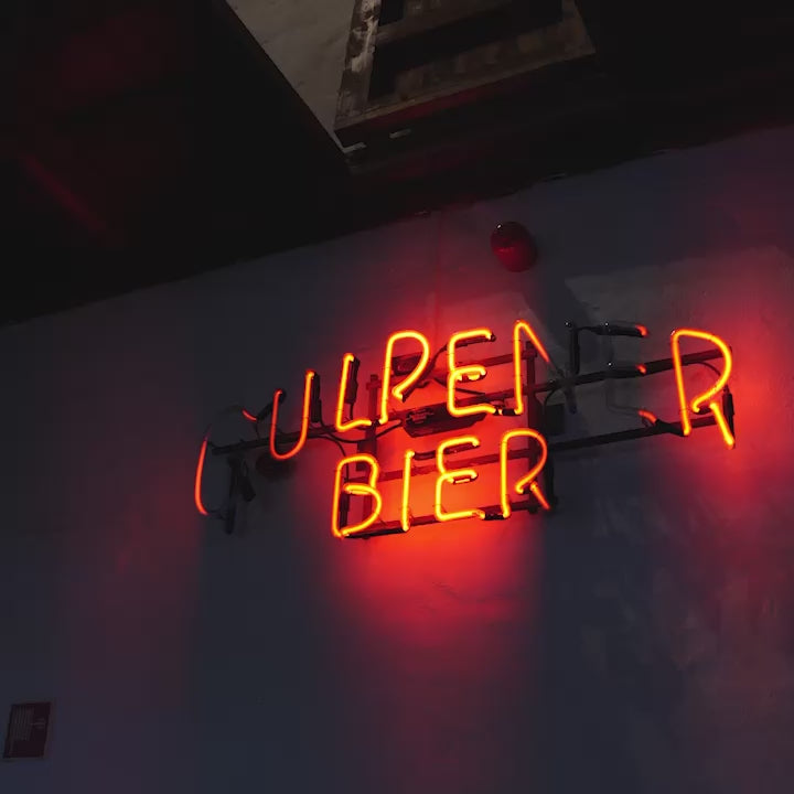 Vintage bierproeverij in de gewelfde kelders van de Gulpener Bierbrouwerij