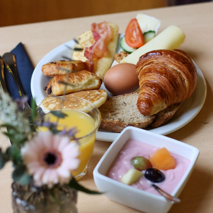 Luxe ontbijtbuffet bij Abdij Hotel Rolduc in Kerkrade