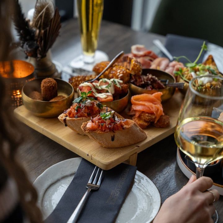 Borrelplank bij Riverside Lounge in Maastricht