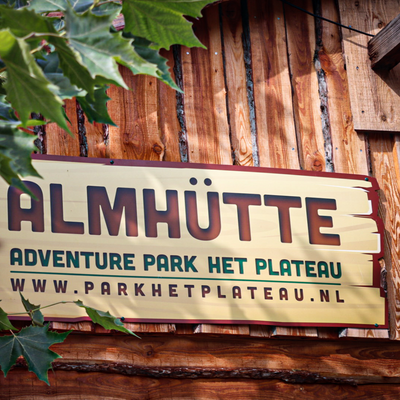 Oostenrijks ontbijt in de Almhütte van Park het Plateau