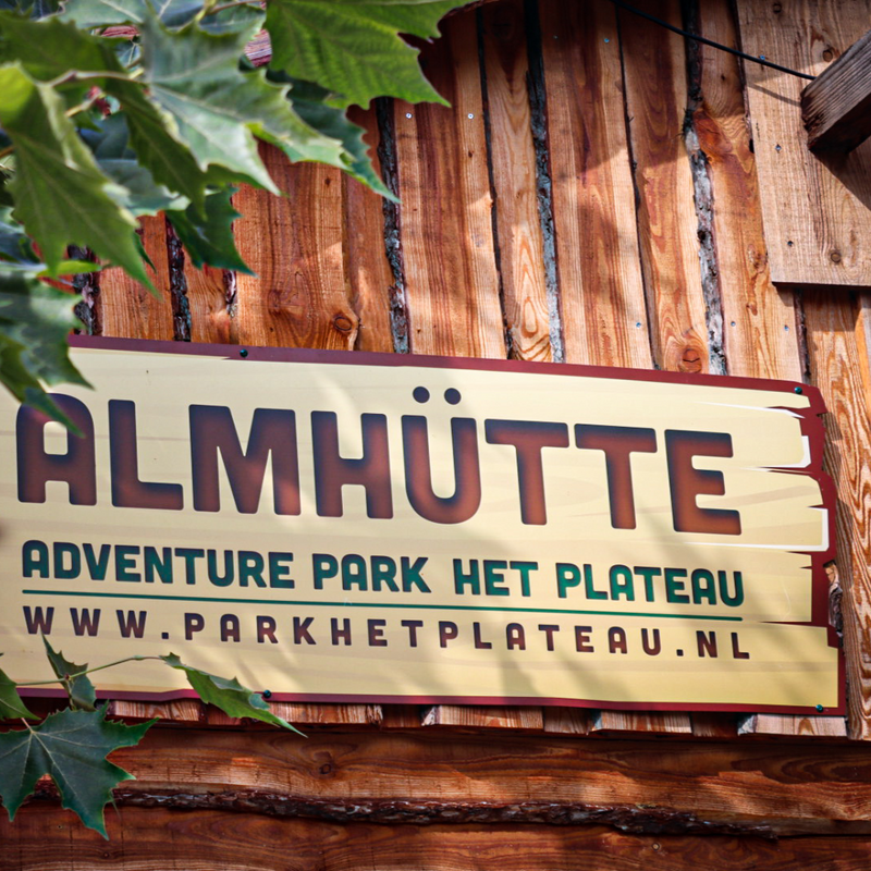 Oostenrijks ontbijt in de Almhütte van Park het Plateau