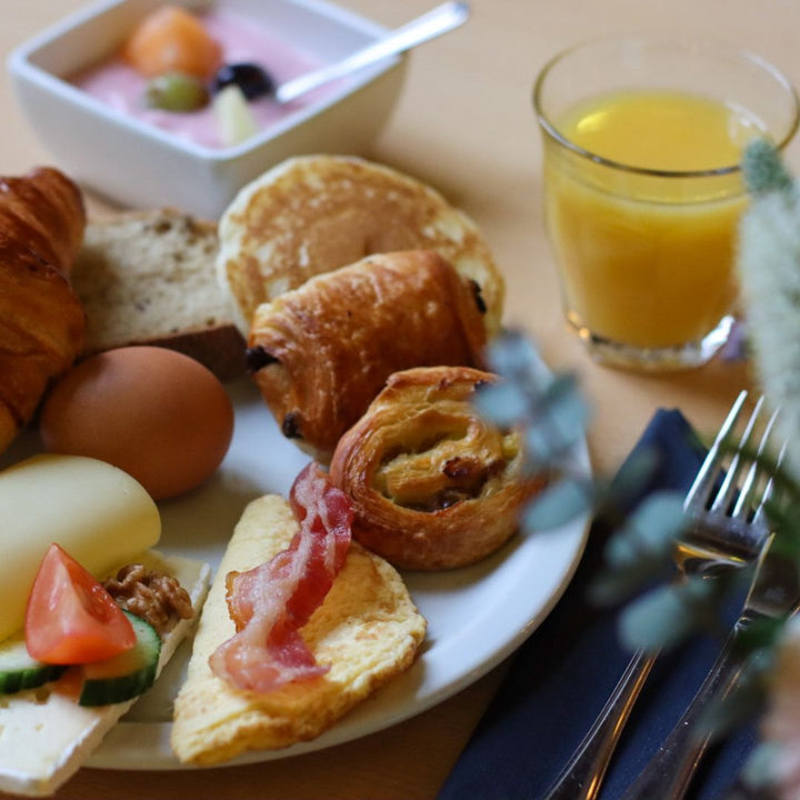 Luxe ontbijtbuffet bij Abdij Hotel Rolduc in Kerkrade